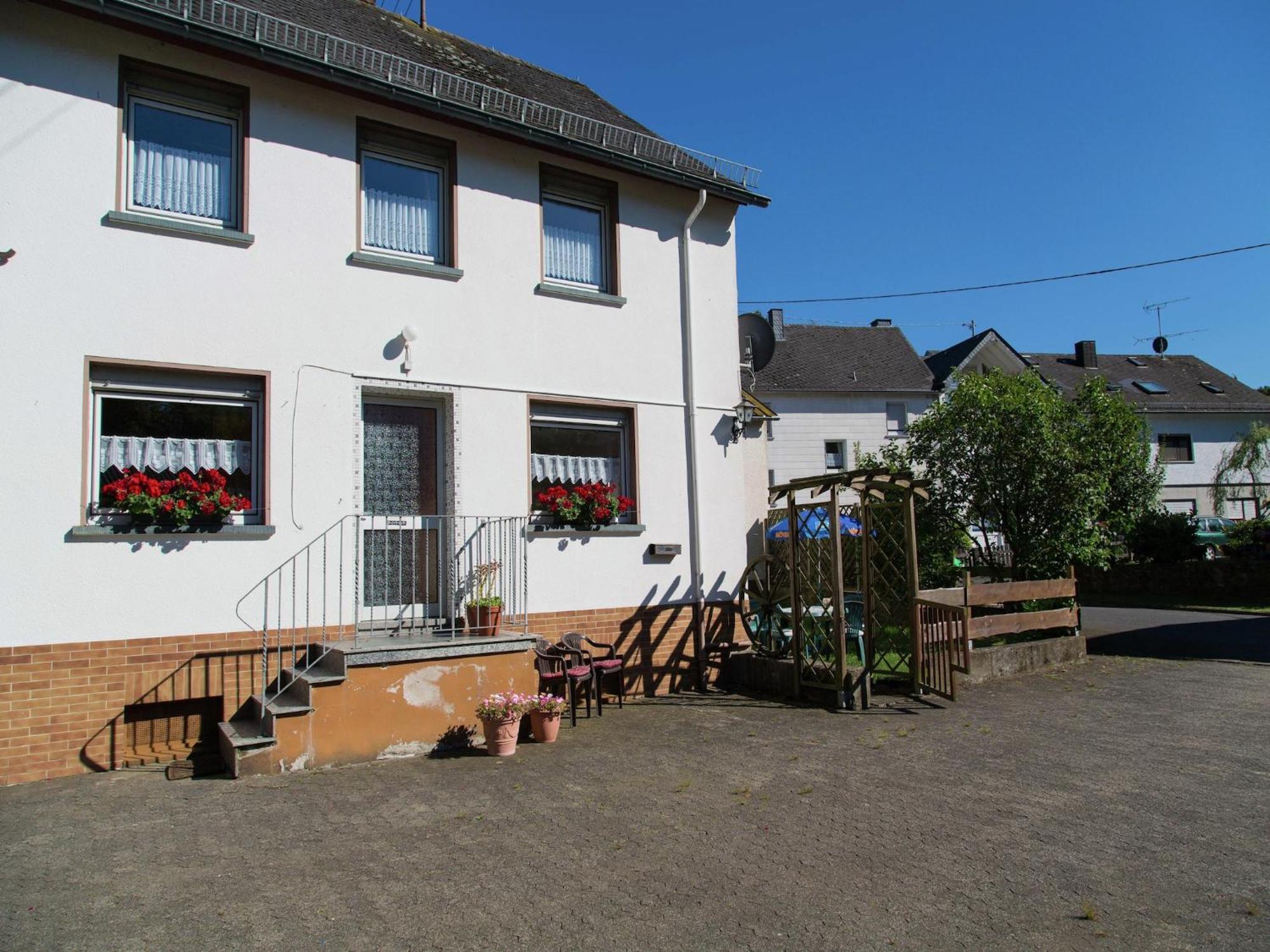 Spacious Holiday Home In Ulmen Near The Centre Exterior photo